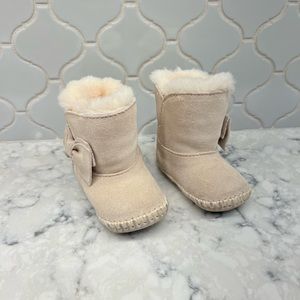 Baby girl size 0/1 0-6 months UGG boots